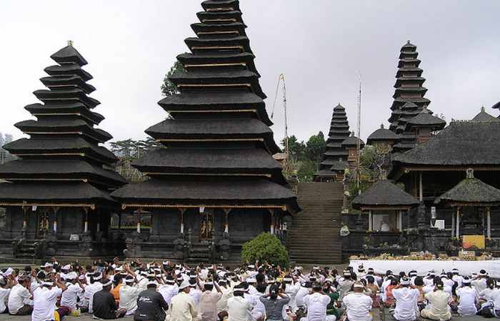 معبد زیبا و مقدس مادر در بالی